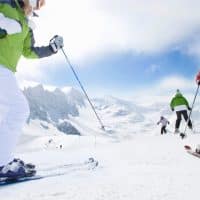 Location de ski à la montagne : avantages, économies et conseils pratiques
